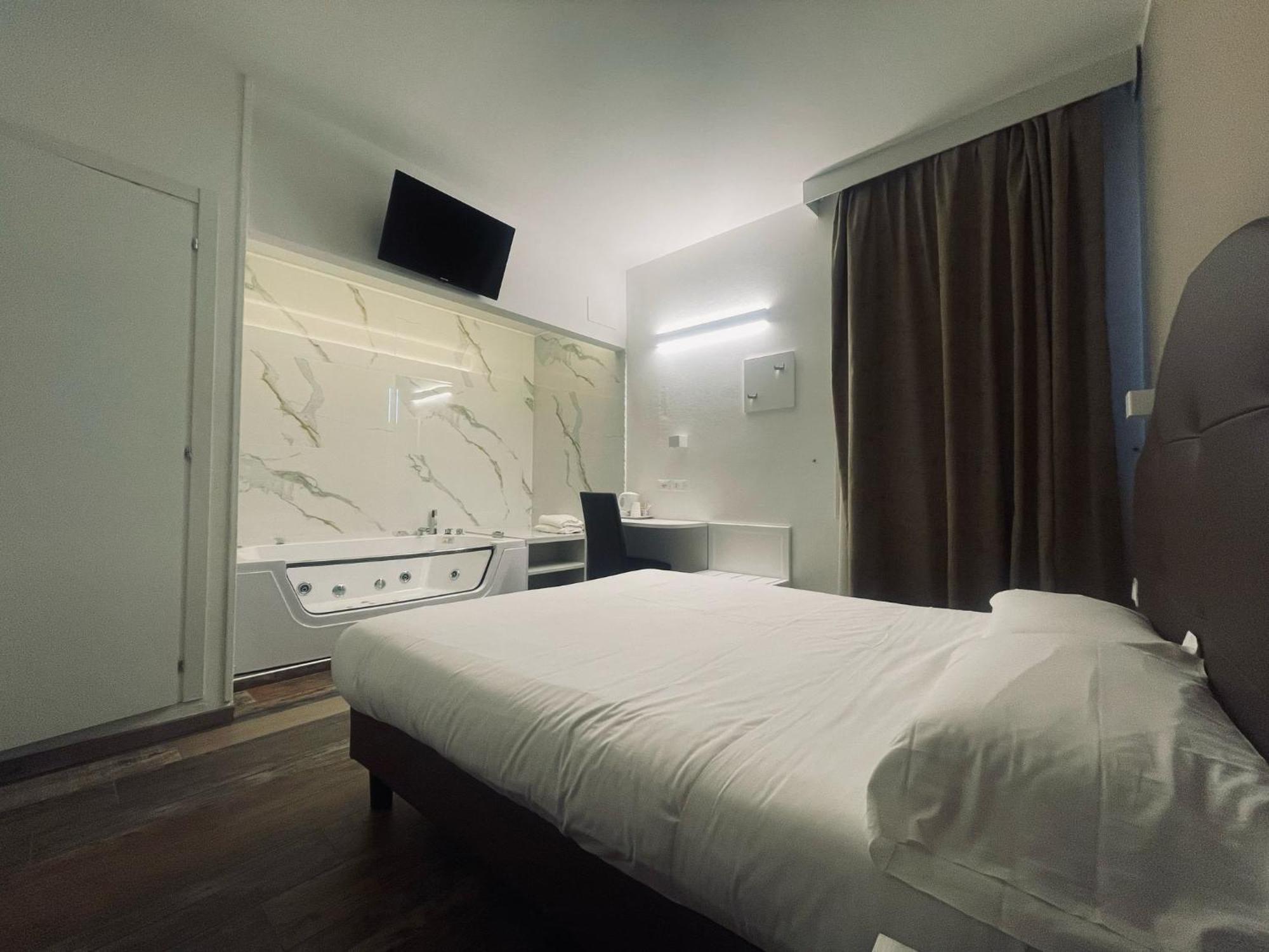 Hotel Holiday- Alla Finestrella — Photos 3