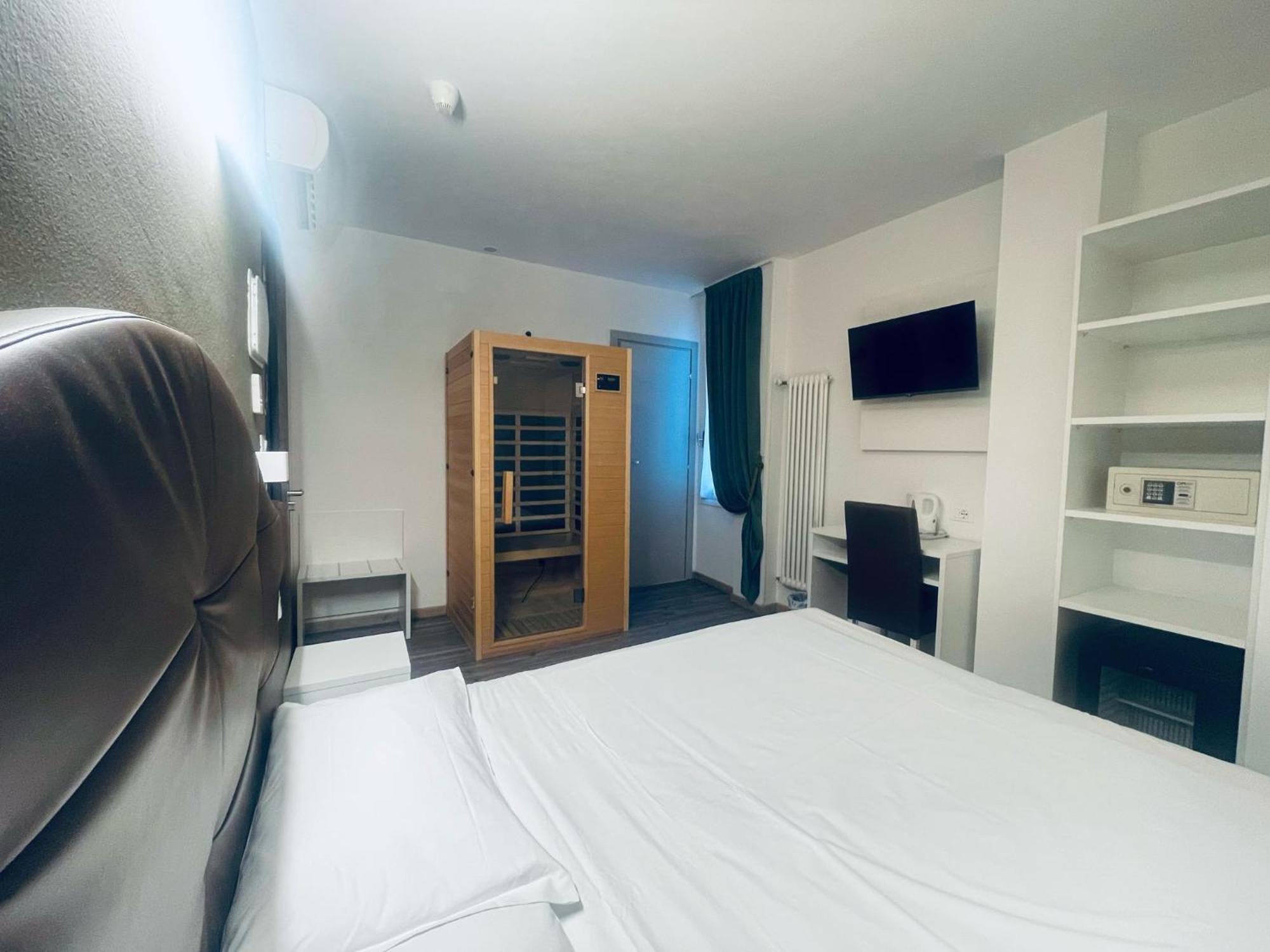 Hotel Holiday- Alla Finestrella — Photos 2